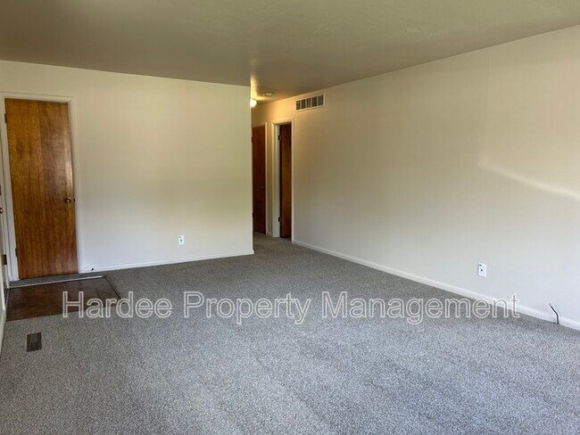 Building Photo - 3825 W Kootenai St