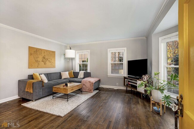 Foto del edificio - 932 Kings Ct NE