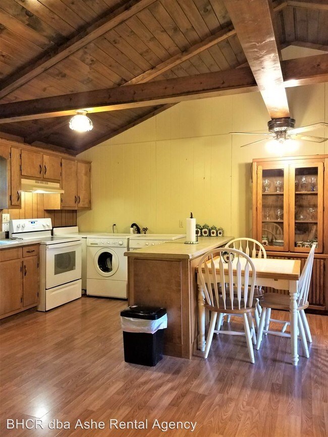 Building Photo - 2 br, 1 bath House - 325 River Lane