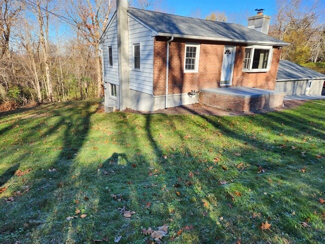 Building Photo - 19 Ridgeview Rd