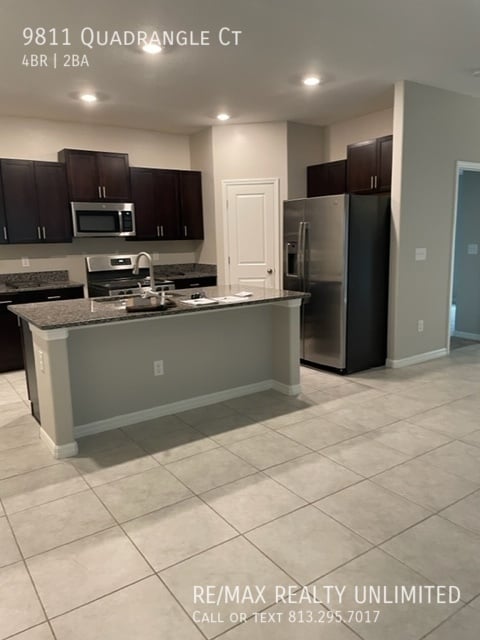 Foto del edificio - 9811 Quadrangle Ct