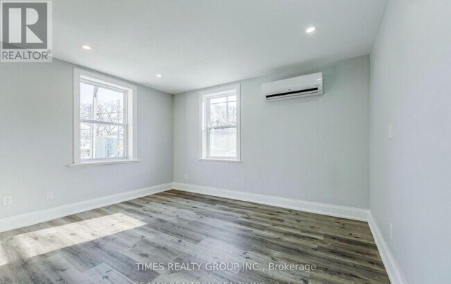 Photo du bâtiment - 1480 Dundas St E