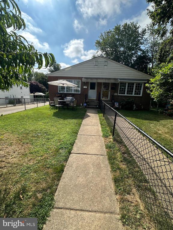 Building Photo - 7837 Lawndale Ave
