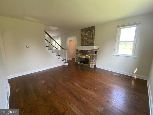 Building Photo - 3094 N Charlotte St