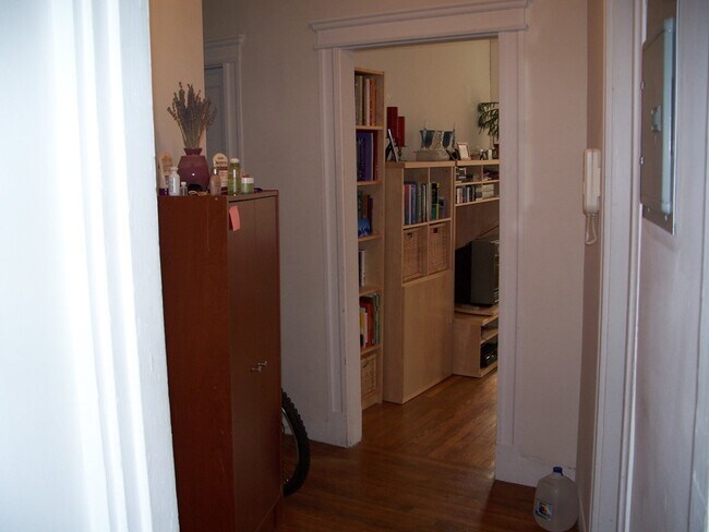 Building Photo - 15 Colborne Rd