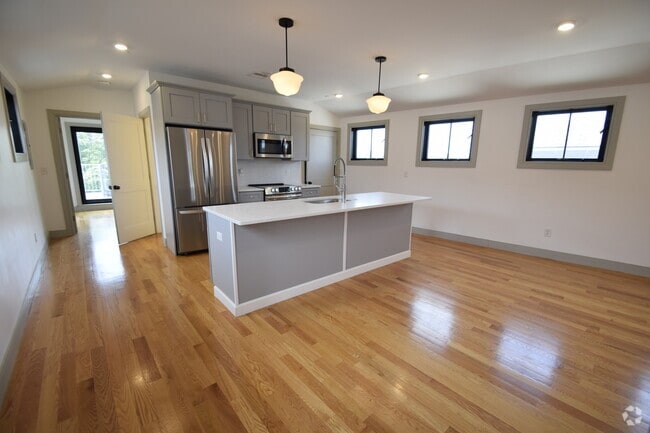 Building Photo - 15 Maywood St