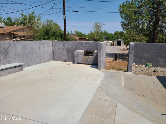 Foto del edificio - 145 W Wickenburg Way