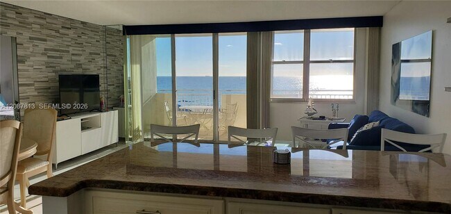 Foto del edificio - 3180 S Ocean Dr