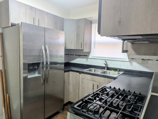 Foto del edificio - 6949 W Diversey Ave