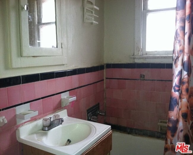 Building Photo - 603 Cochran Ave