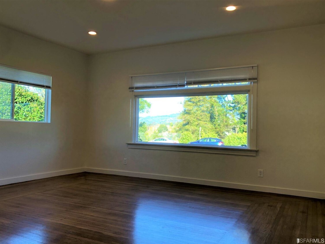 Foto principal - 1007 MacArthur Blvd
