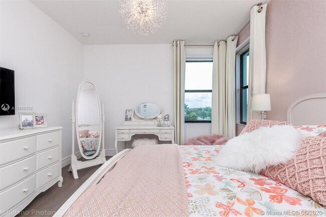 Foto del edificio - 9328 Tropez Ln
