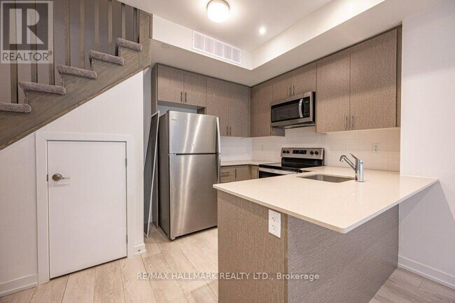Building Photo - 3566 Colonial Dr