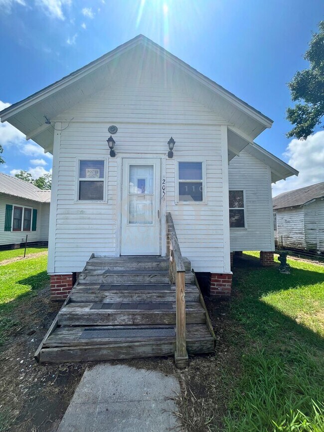 Building Photo - 3 Bedroom, 1 Bathroom NOW Available in Kap...