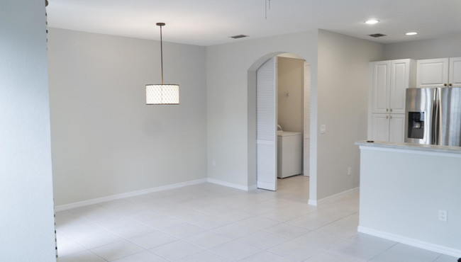 Building Photo - 115 S Longport Circle 115c