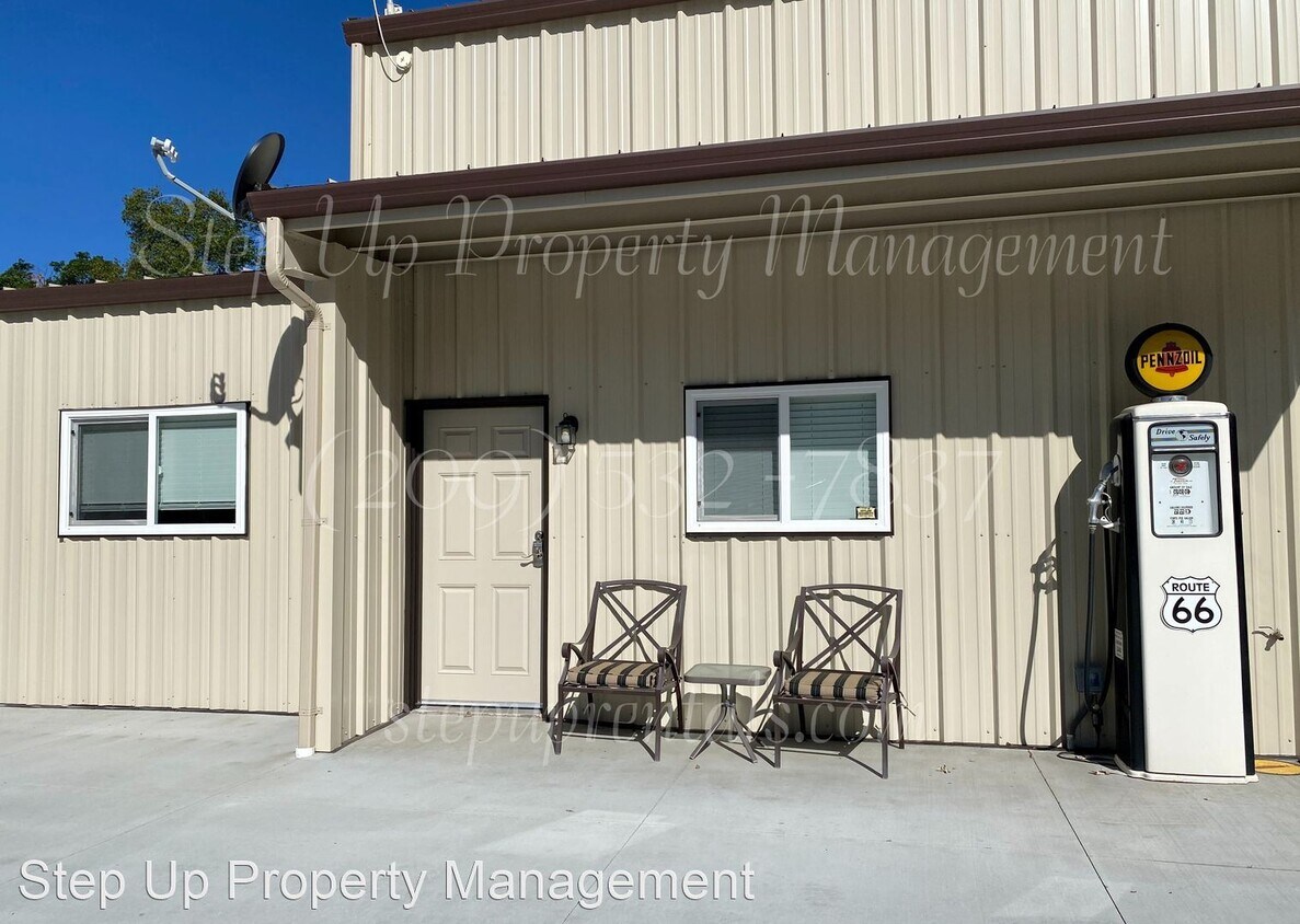 Primary Photo - 2 br, 1 bath House - 21162 Longeway Rd