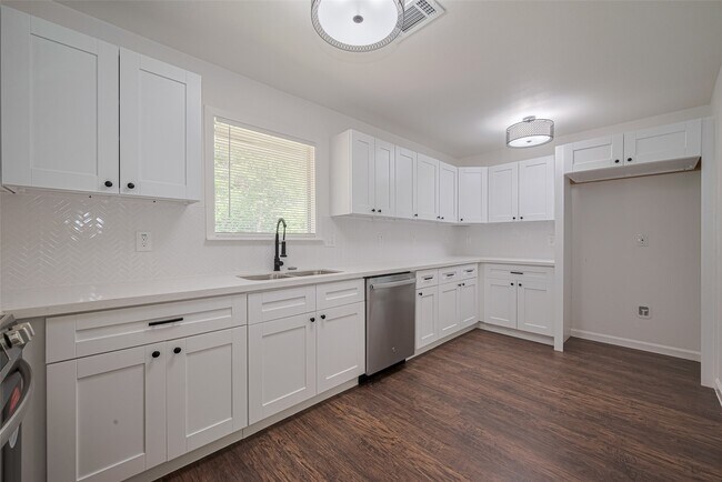 Foto del edificio - 2112 Walnut Ln