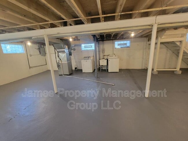 Building Photo - 443 Mayfair Pl S