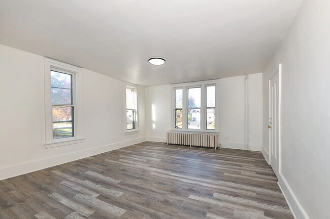 Foto del edificio - 404 S Main St