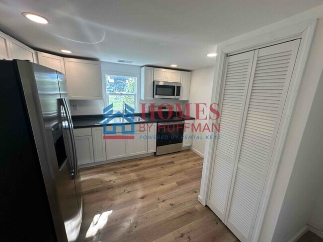 Building Photo - Two Bedroom House | Completely Updated