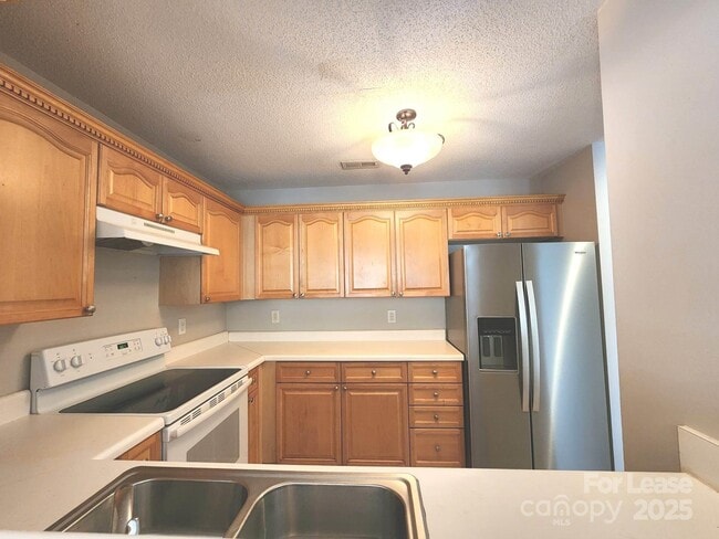 Building Photo - 4021 Melrose Club Dr