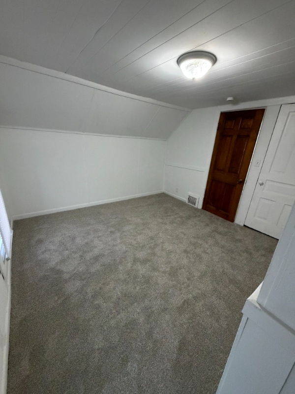 Building Photo - 1100 Lincoln Ave NW