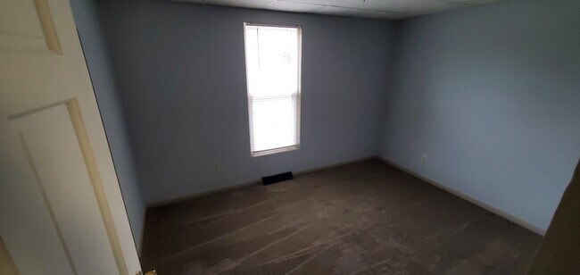 Dormitorio trasero - 908 Tulip St