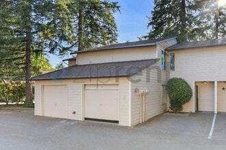Building Photo - Unit B7