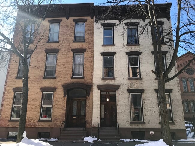 Building Photo - 1913 5th Ave