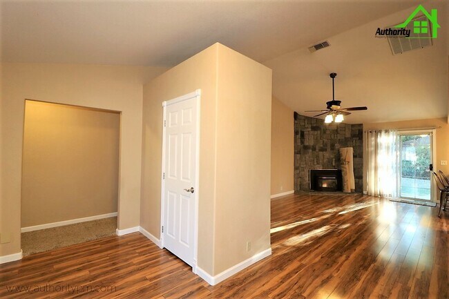 Building Photo - 1708 Gold Hills Dr. - Corner Lot off Gold ...
