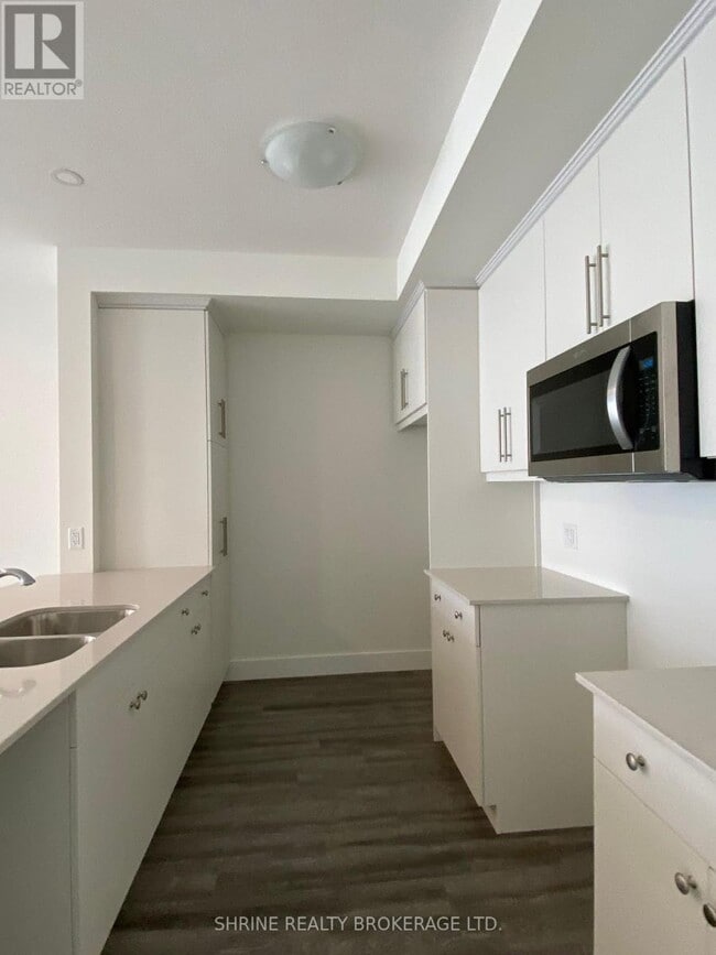 Photo du bâtiment - 234-234 Edgevalley Rd