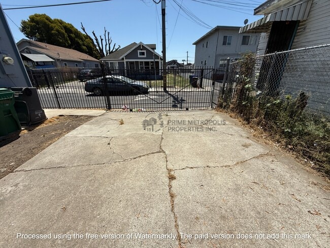 Building Photo - 1449 71st Ave