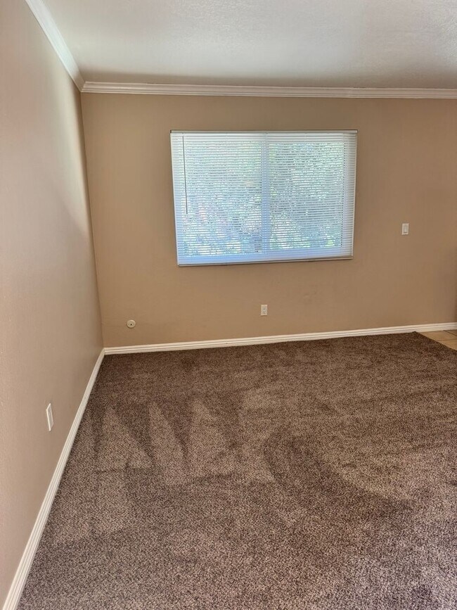 Building Photo - Cozy Upstairs Unit in Alpine 2bed/1bath