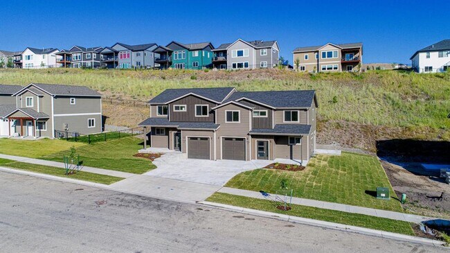 Foto del edificio - New South Hills Duplex Stunner!