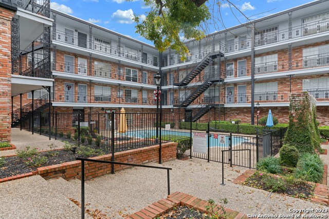 Building Photo - 8401 N New Braunfels Ave