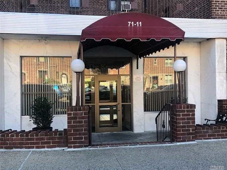 Foto principal - 71-11 Yellowstone Blvd