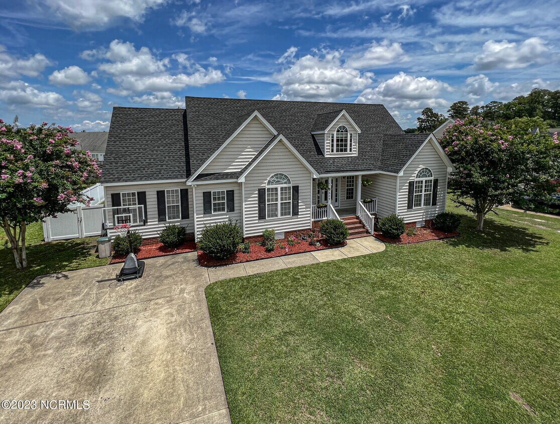 2609 S Chatham Ct, Winterville, NC 28590 House Rental in Winterville