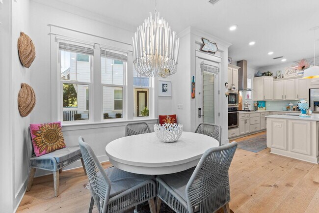 Building Photo - 125 E Pine Lands Lp