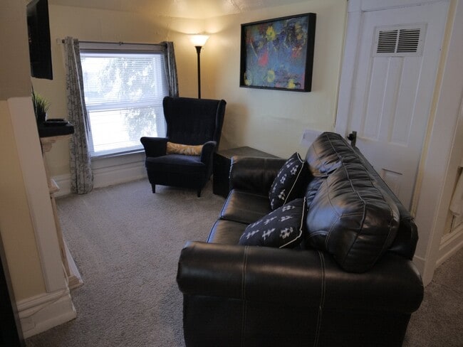 Foto del edificio - 814 E Cimarron St