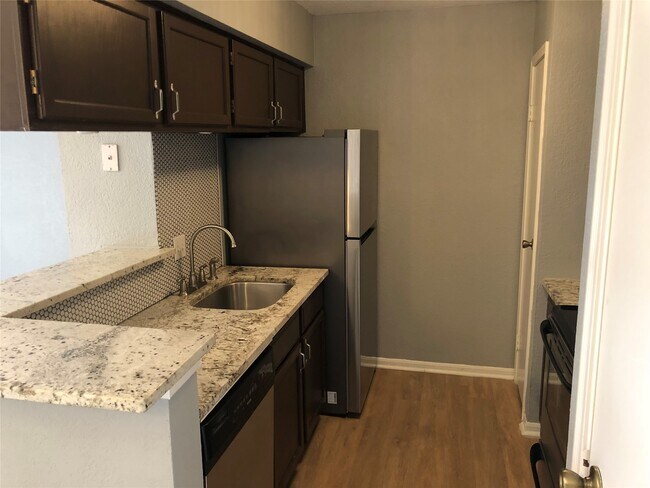 Foto del edificio - 10615 Briar Forest Dr