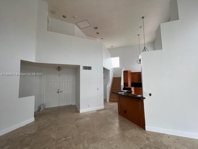 Building Photo - 631 Bedford Way