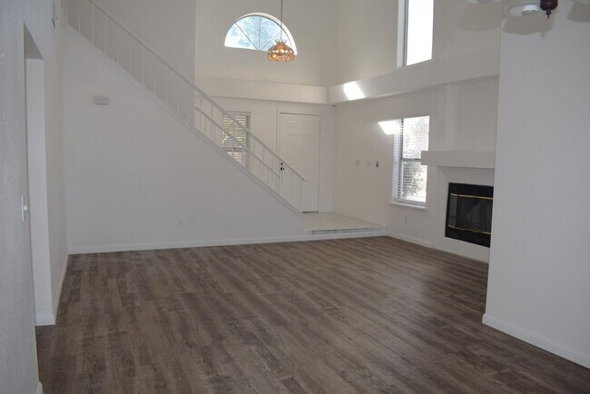 Foto del edificio - 8165 La Almendra Way