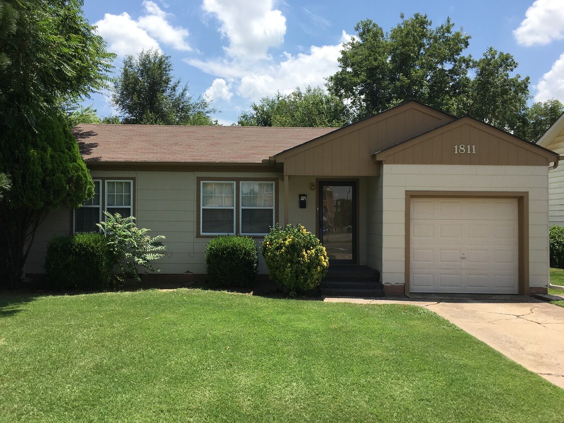 1811 W Grand Ave, Chickasha, OK 73018 House Rental in Chickasha, OK