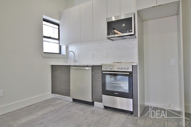 Building Photo - 446 GATES AVENUE #2AR