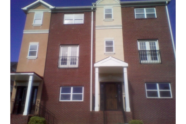 Building Photo - The Park at Laurel Townhomes