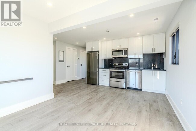 Photo du bâtiment - 66 John St W