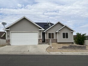 214 Brookwood Dr