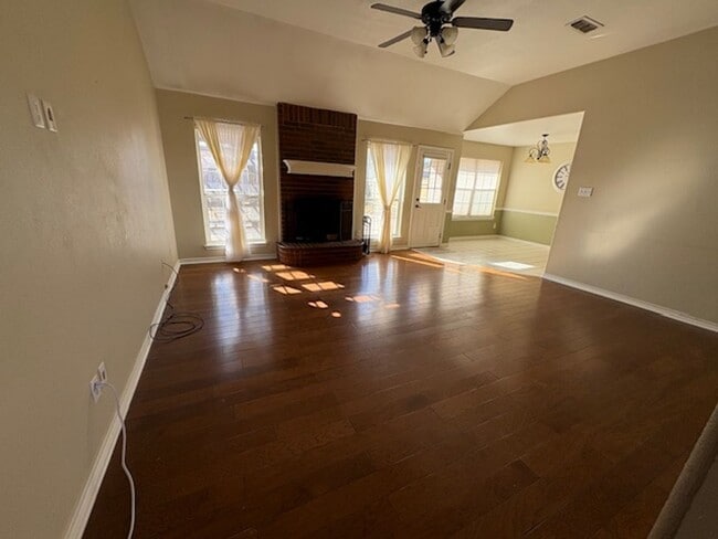 Building Photo - 4001 Sera Dr