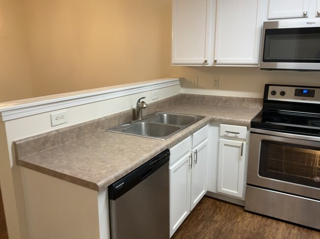 Foto del edificio - 7005 Sunman Rd