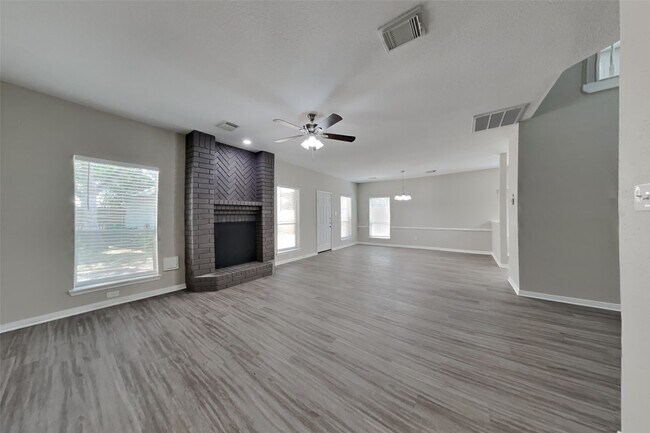 Building Photo - 2919 Double Lake Dr